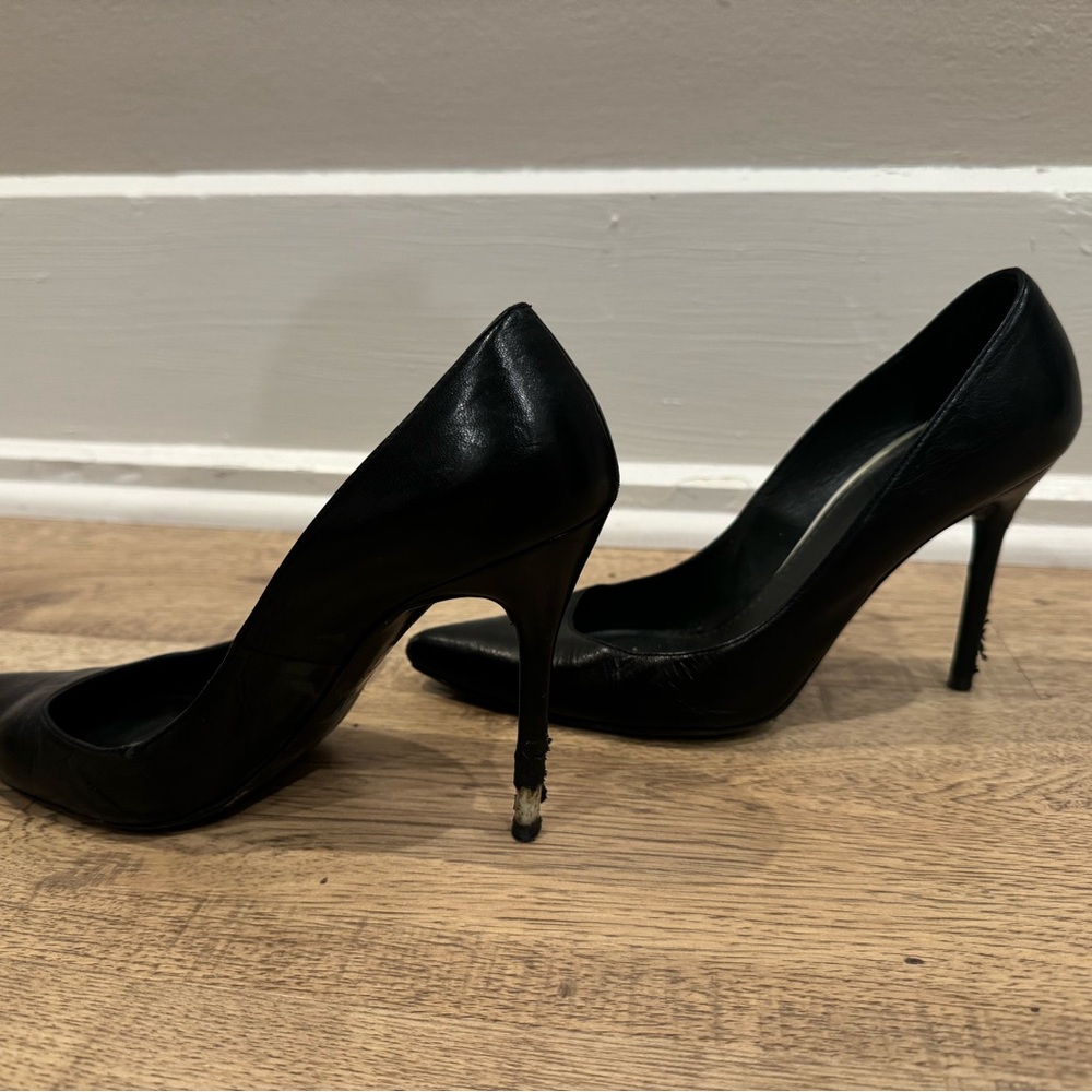 Stuart Weitzman black pump 7M